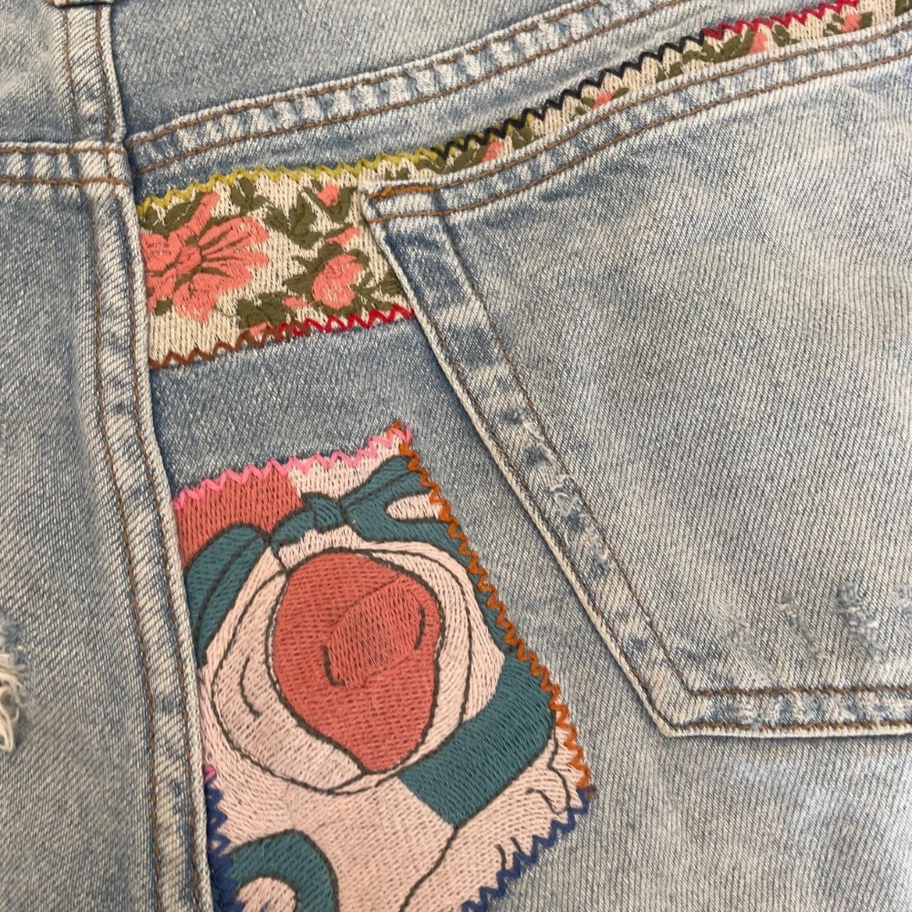 ***BDG EMBROIDERED SHORTS***